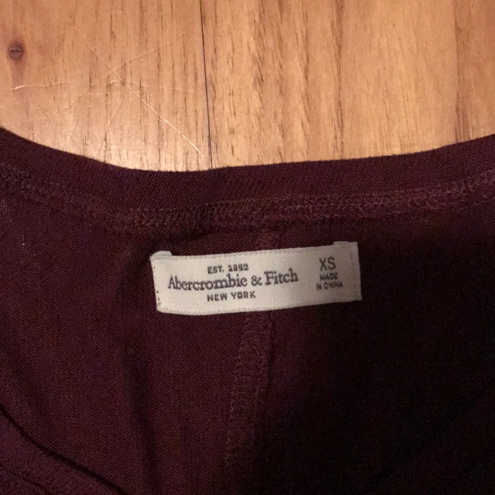 A&F simple long sleeve - Picture 5 of 5